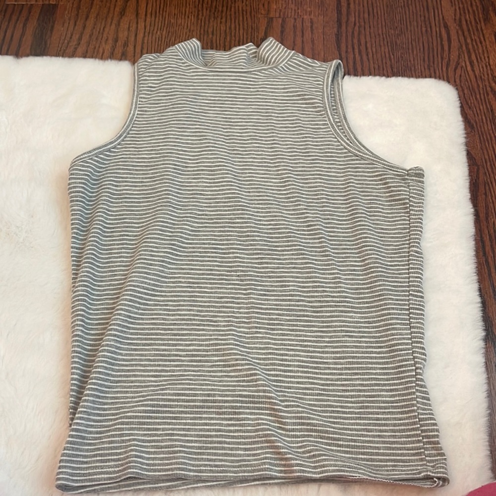 Cropped stripped shirt